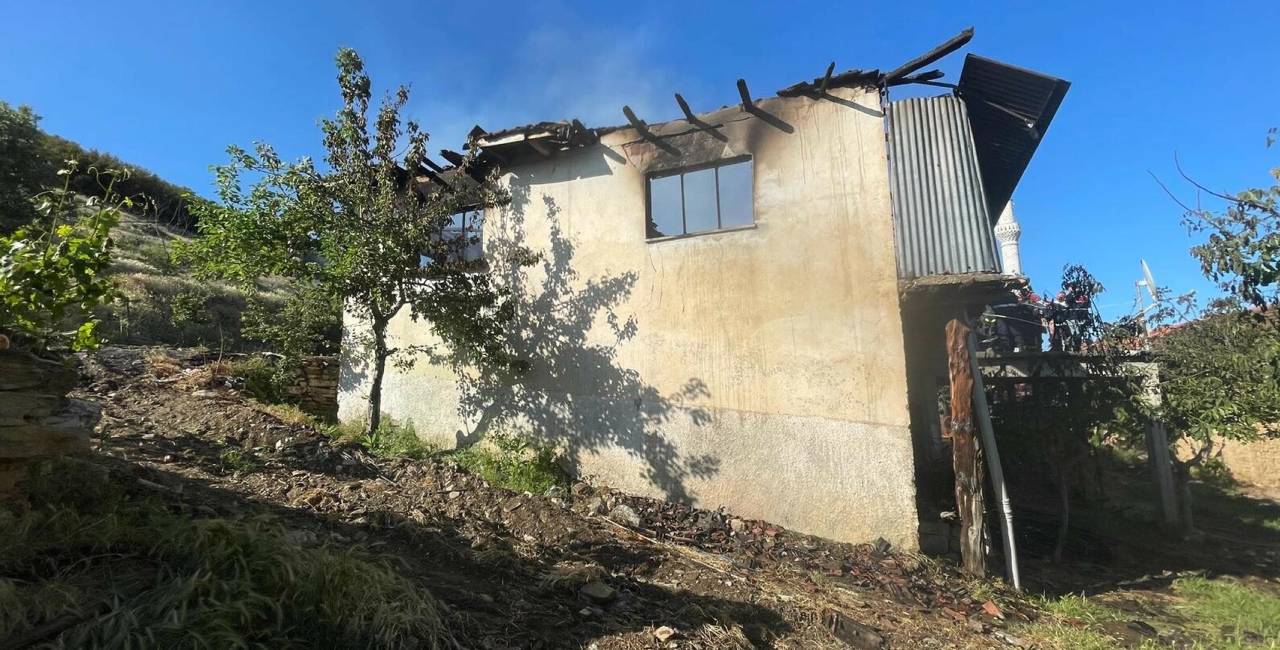 92 yaşındaki adam evinde çıkan yangında öldü