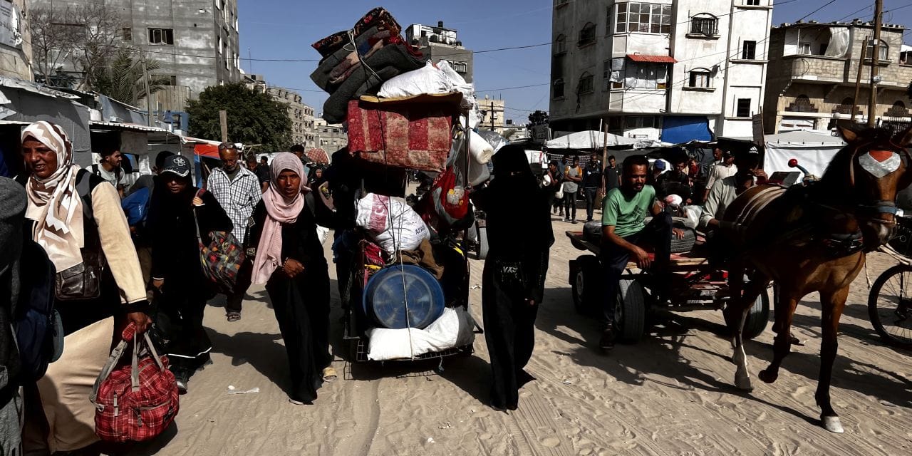 İsrail saldırıları altındaki Filistinliler göçe zorlanıyor