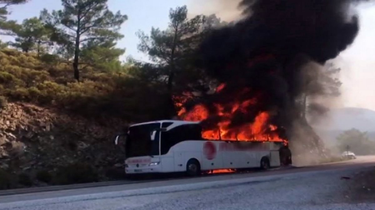 Marmaris’te yolcu otobüsü yandı, 25 yolcu ölümden döndü