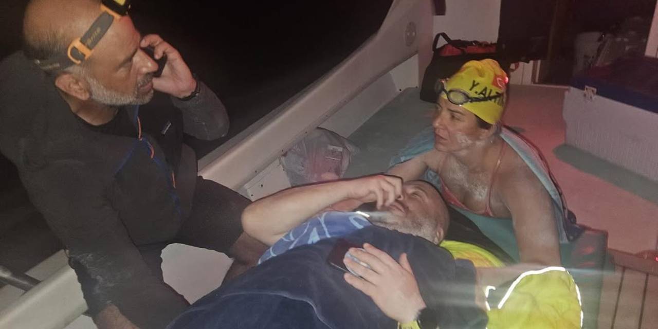 Türk yüzücülere köpekbalığı saldırdı! Belini ısırdı: Yarım kaldı