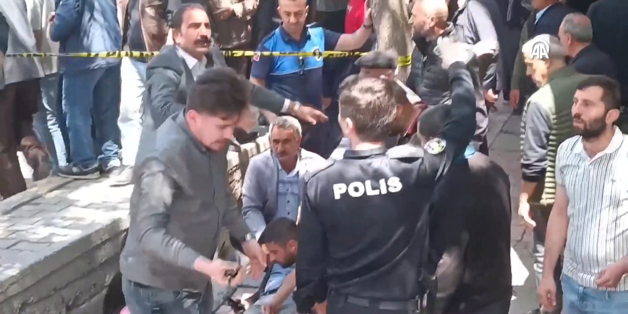 Kars’ta husumetli aileler birbirine girdi: Muhtar vuruldu