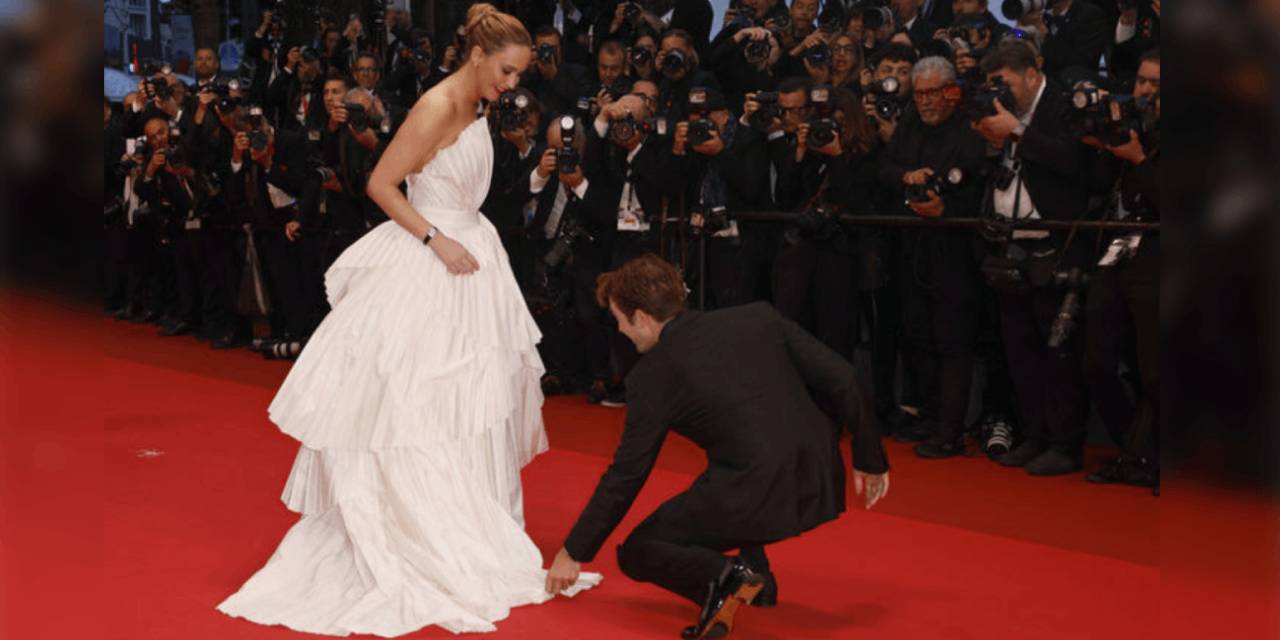 Kırmızı halıda kimse onu beklemiyordu: Bir anda kadrajda belirdi