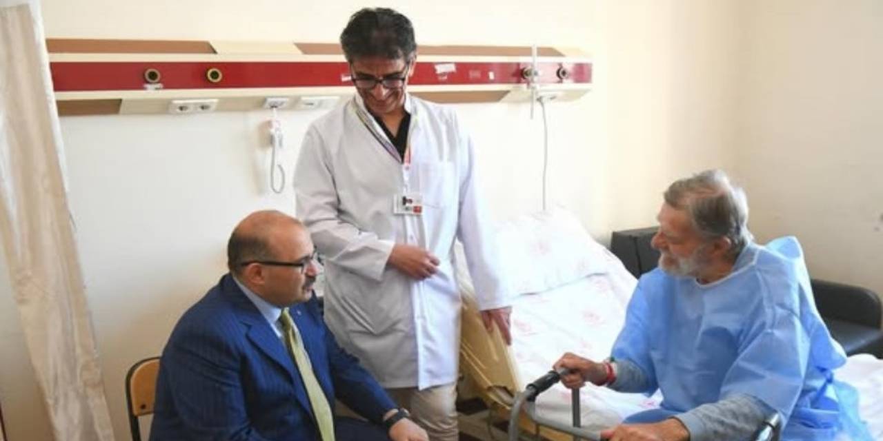 Balıkesir Valisi Ahmet Mekin'i hastanede ziyaret etti