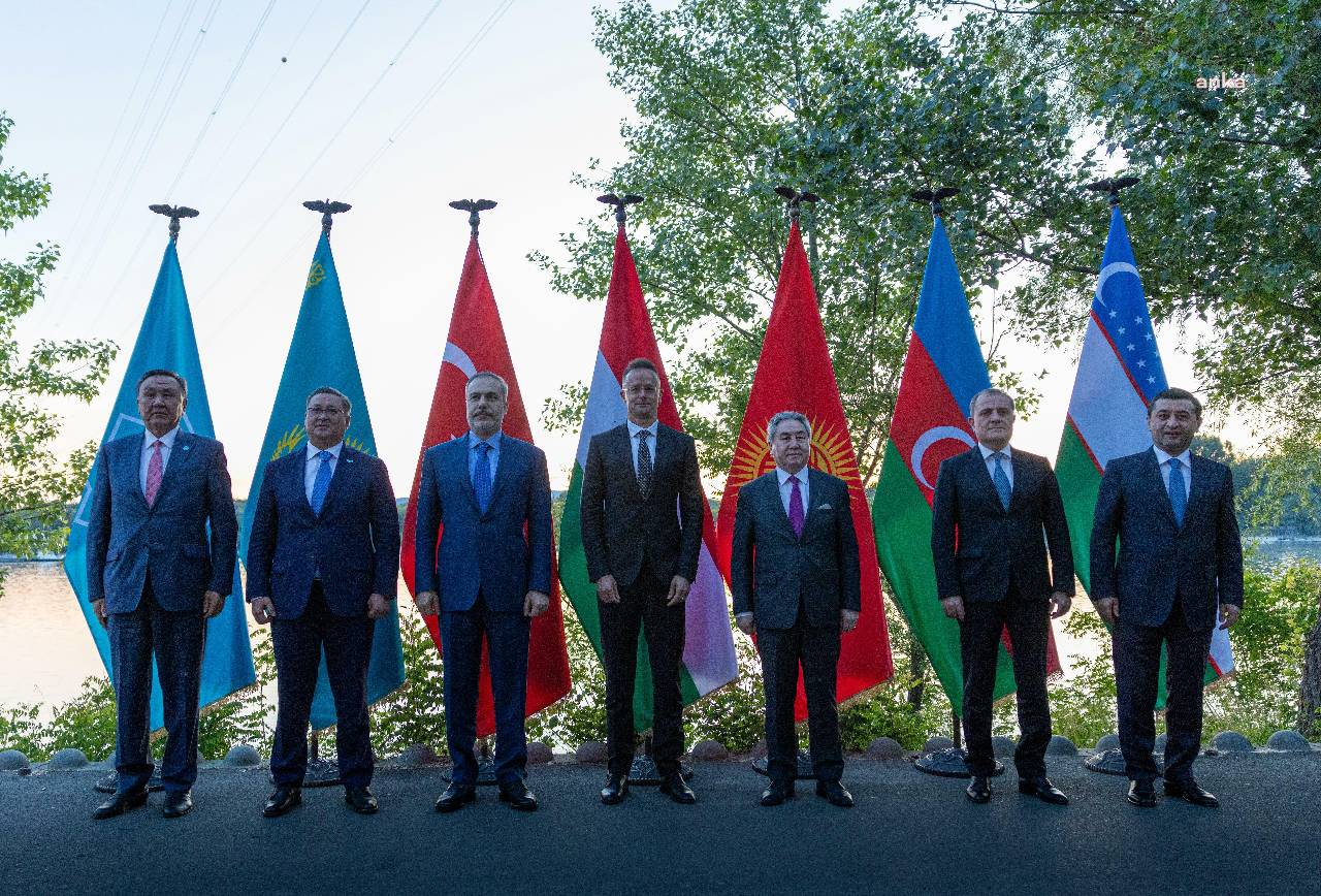 Hakan Fidan Budapeşte'de mevkidaşlarıyla görüştü