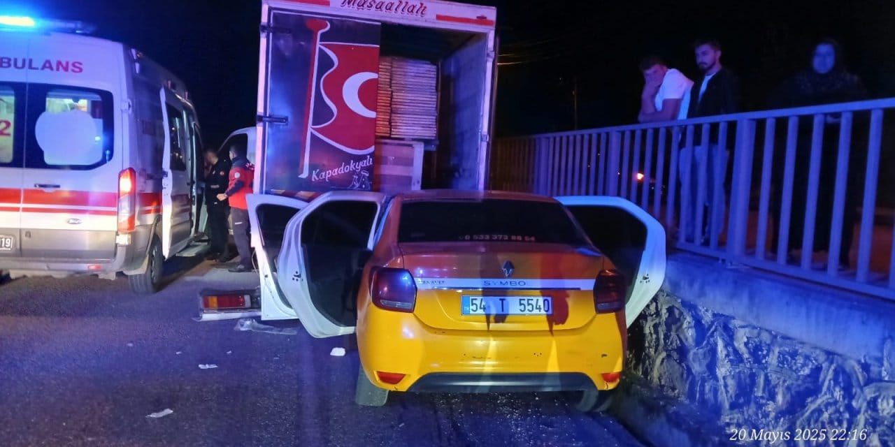 Sakarya’da taksi kamyona arkadan girdi: 1 ölü 1 yaralı