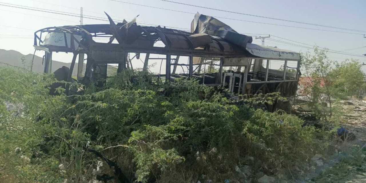 Pakistan'da okul servisine intihar saldırısı!