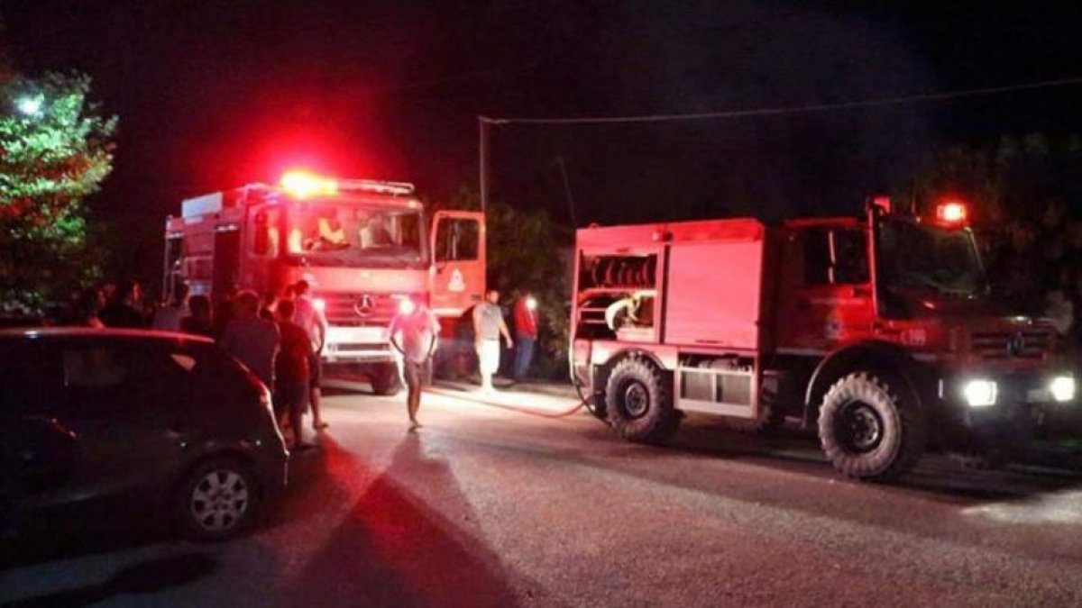 Yunanistan'da Türk diplomatlara ait araçlar kundaklandı