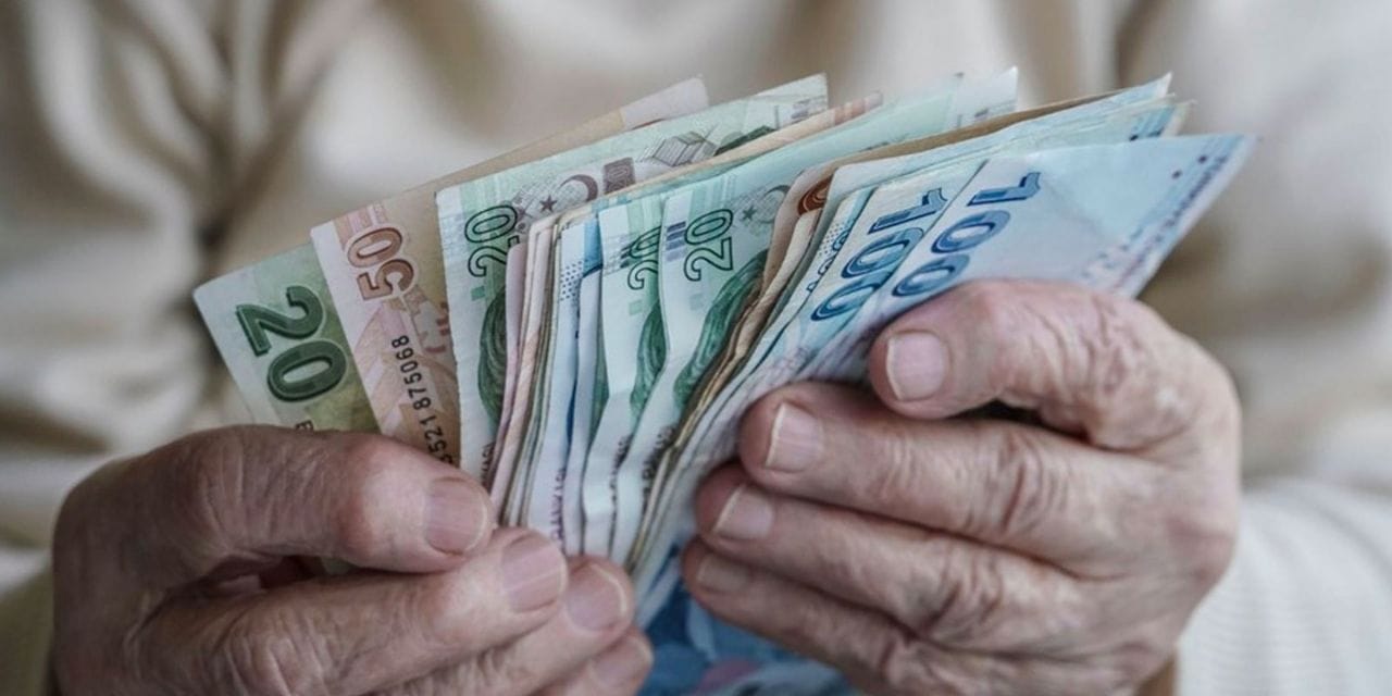 Özgür Erdursun açıkladı: Emekli aylığı yüzde 30 düştü! Gelecek yıl daha da düşecek