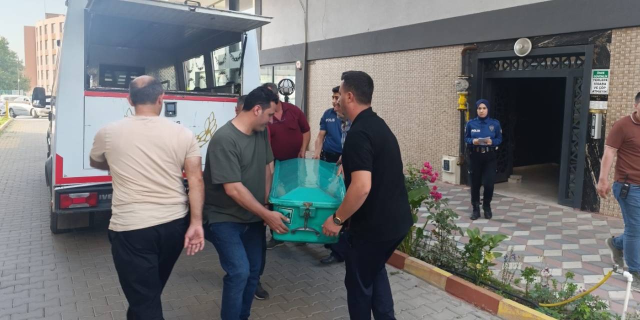 Emekli doktor evinin banyosunda ölü bulundu