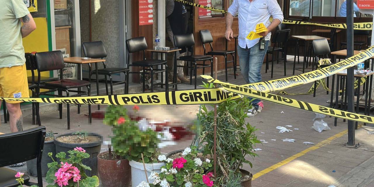 Çay ocağında oturduğu sırada husumetlisi tarafından bıçaklandı