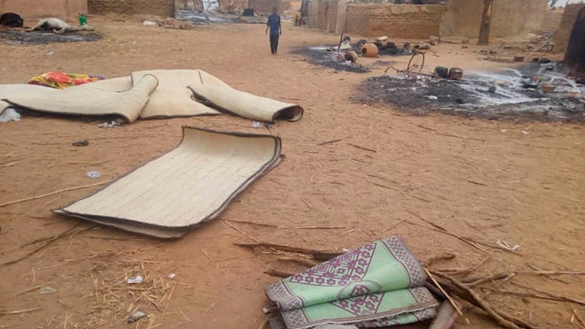 Mali'de silahlı saldırı: En az 100 ölü