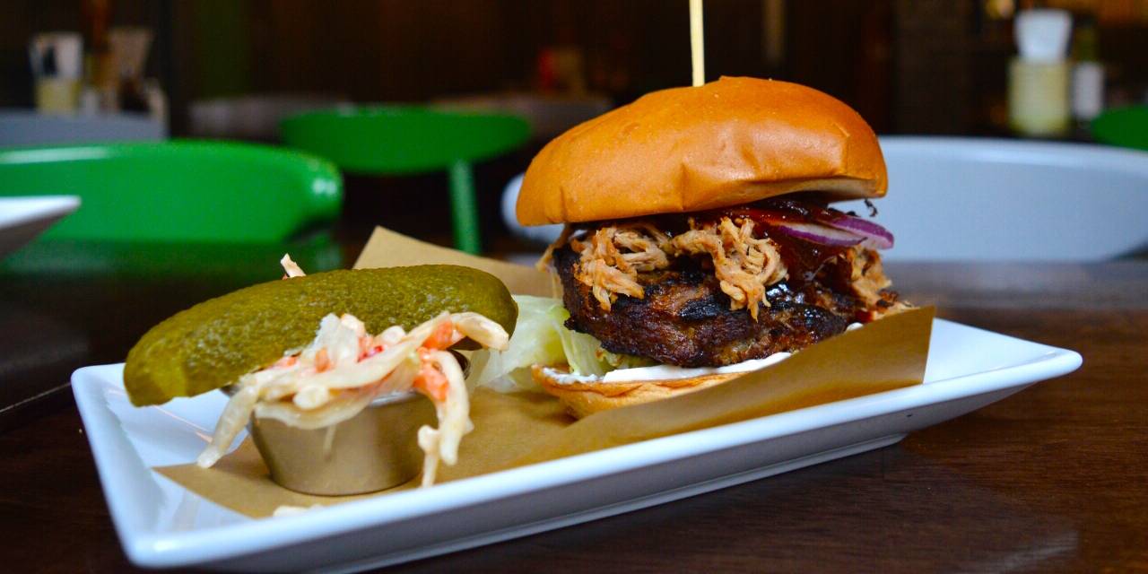 İmamoğlu burgerlerini onayladı: Kapış kapış alıyorlar