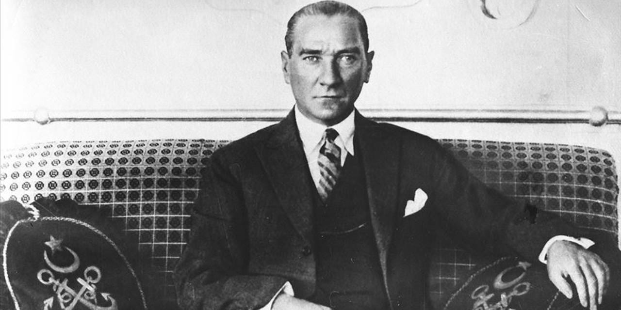 Avrupa'da bir caddeye Atatürk'ün adı verildi