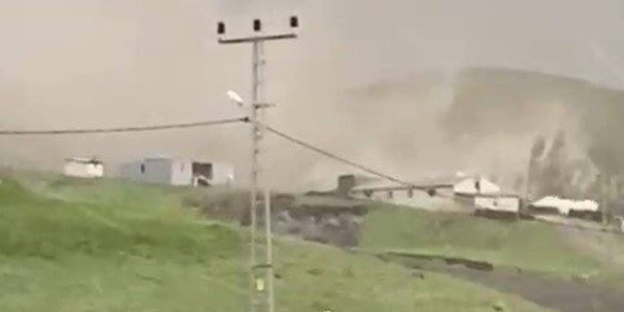 Şiddetli fırtına hayatı felç etti
