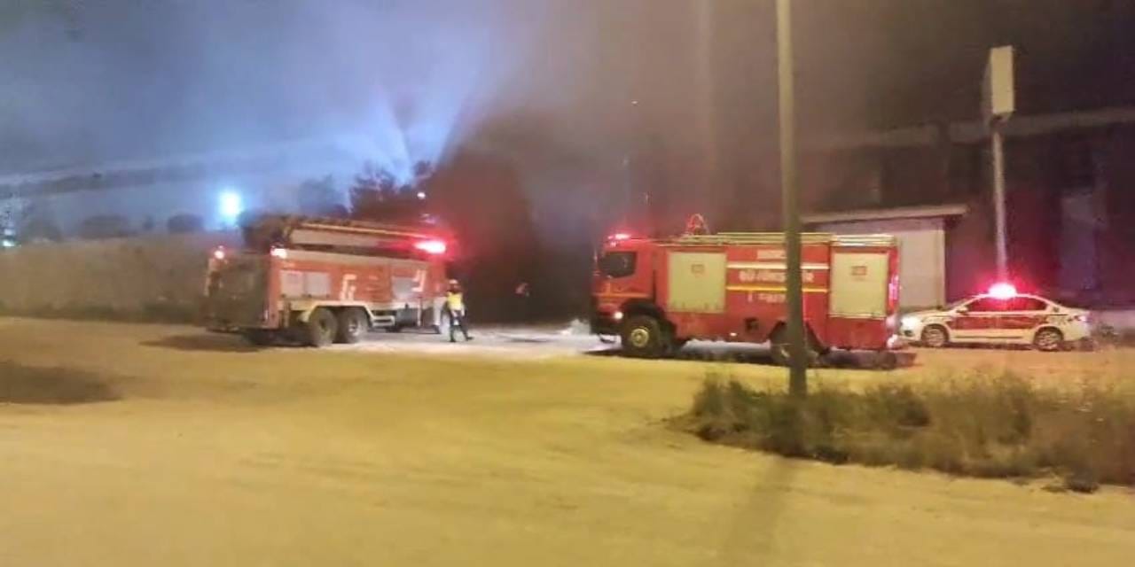 İnegöl OSB’de korkutan yangın: Orman ürünleri fabrikası alev aldı