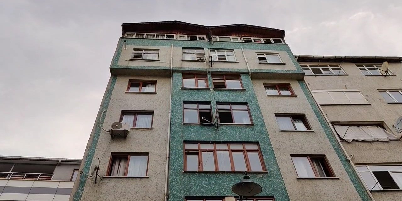 Anne ve babasını bıçaklayan şüpheli yakalandı