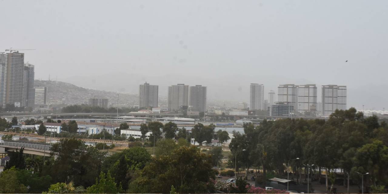 İzmir'de toz taşınımı: Hava kalitesi düştü, görüş mesafesi azaldı!