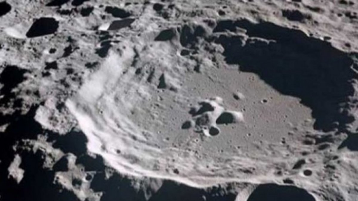 Ay’ın yüzeyinde dev bir kitle keşfedildi