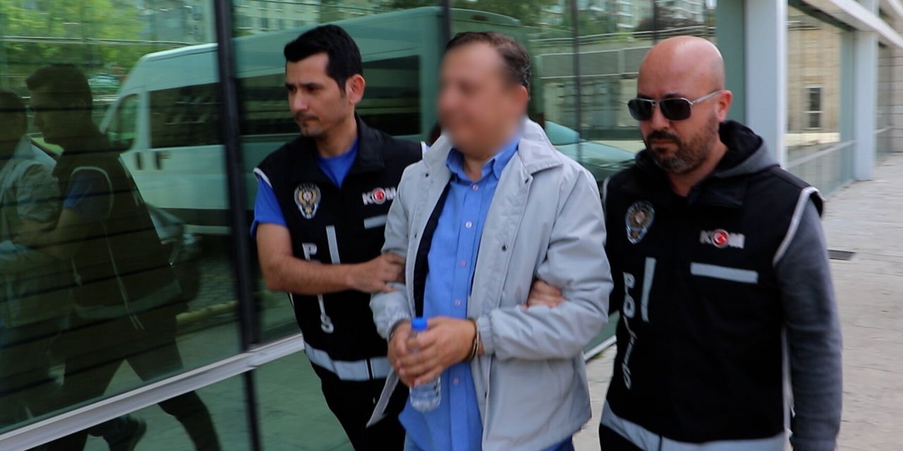 Otomobilde 17 ruhsatsız tabancayla yakalandı