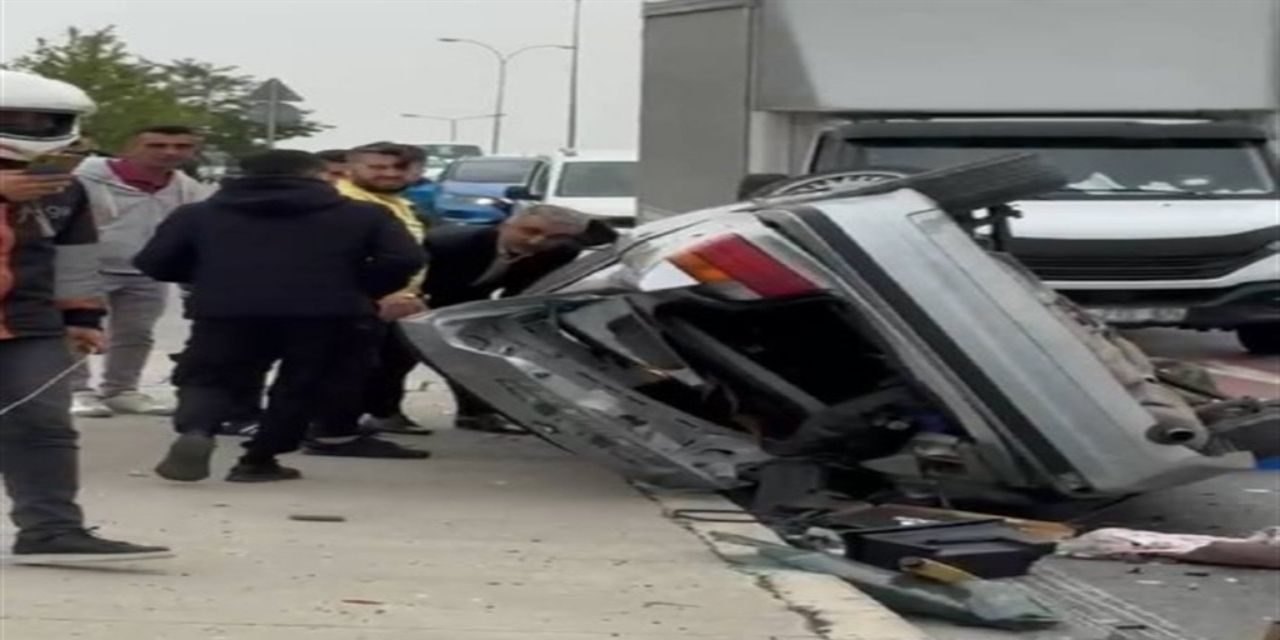 Beylikdüzü’nde araçlar birbirine girdi: 4 kişi yaralandı