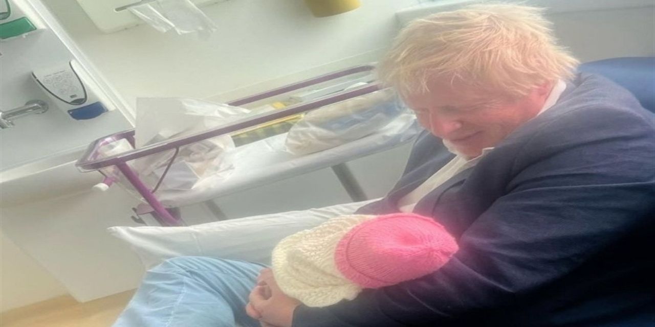 İngiltere’nin eski Başbakanı 9. kez baba oldu