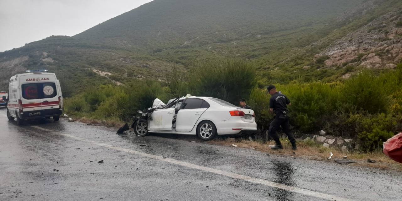 Görüntüler kamerada: Yolcu otobüsü ile otomobil çarpıştı, 13 yaralı