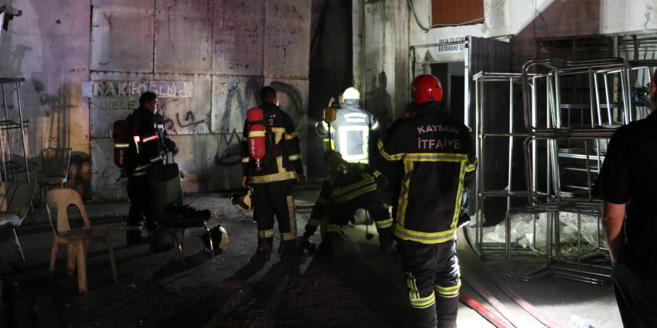 Kayseri’de korkutan yangın: Mobilya atölyesi alevlere teslim oldu