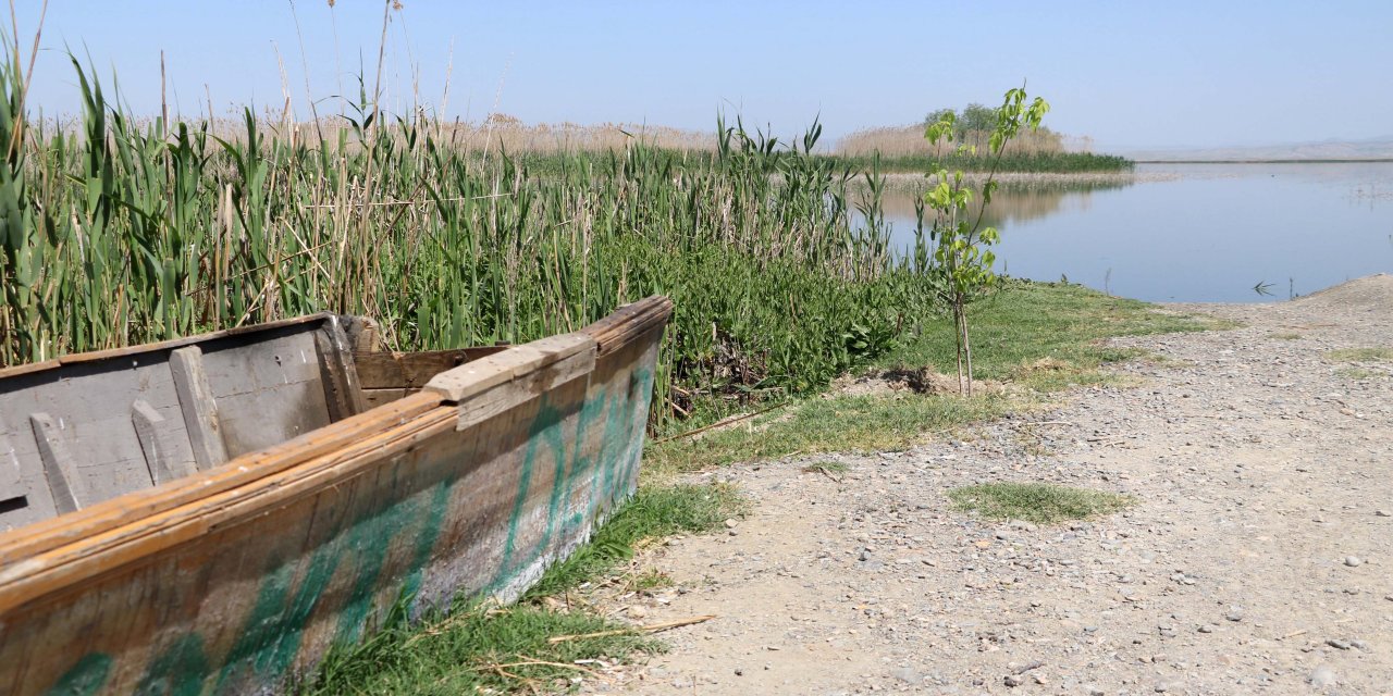 Afyonkarahisar’daki Eber Gölü alarm veriyor: Su seviyesi yüzde 90 düştü