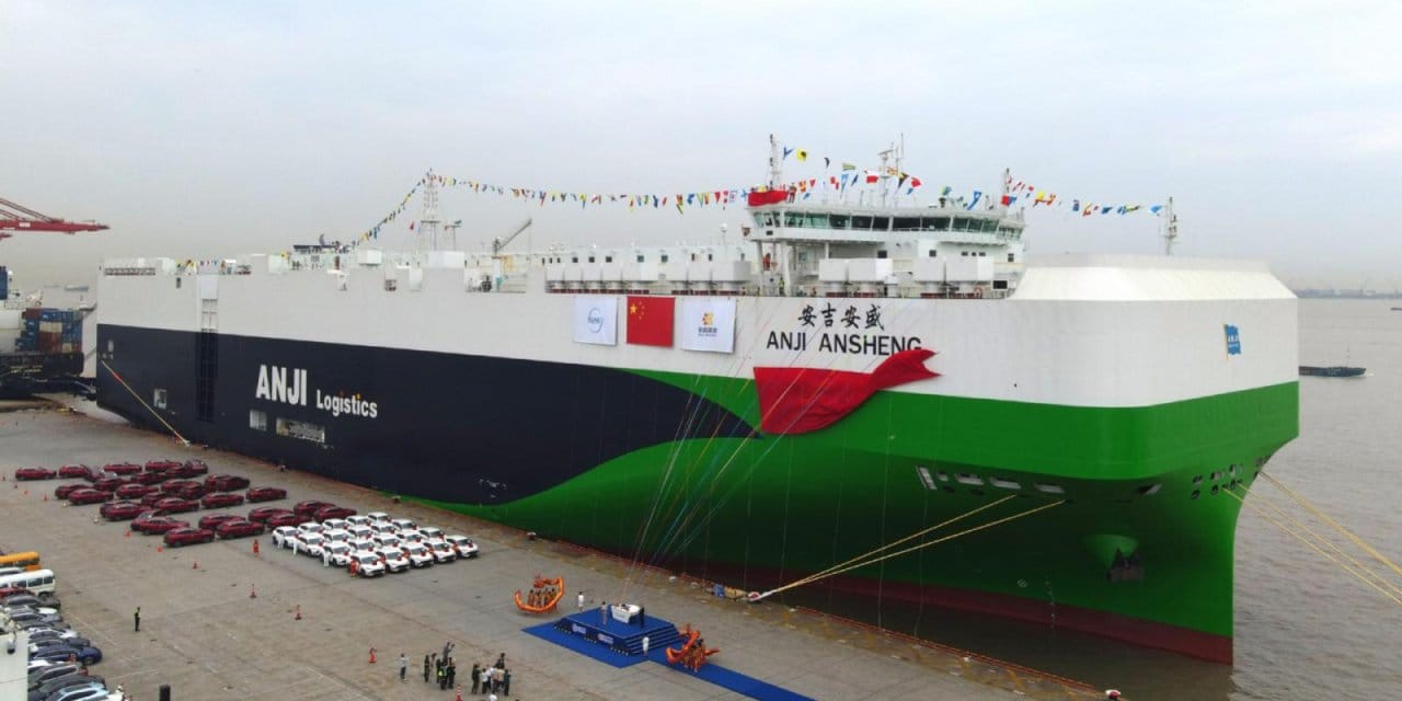 Denizlerin yeni "canavarı" yaklaşık 10.000 araba taşıyor ve  rotayı Avrupa'ya çevirdi