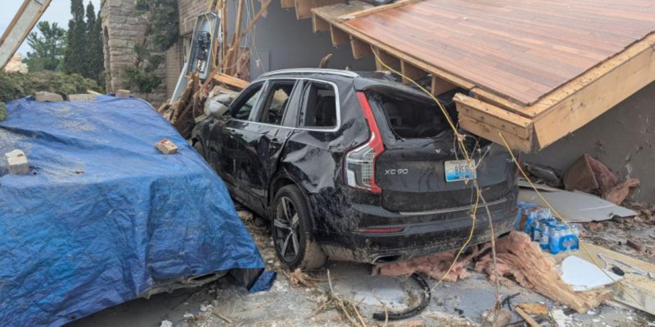 Volvo dayanıklılığını kanıtladı: Yıkıcı kasırgada aileye sığınak oldu