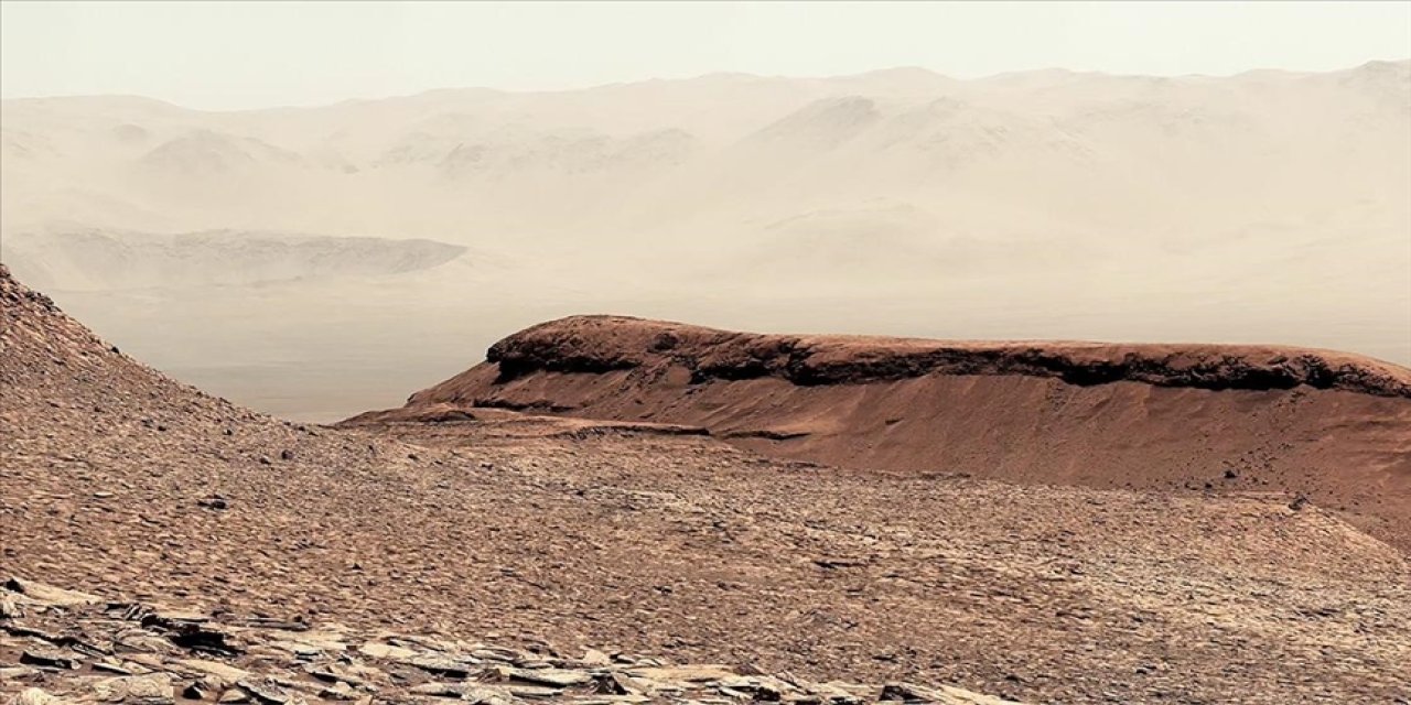 NASA Mars'ın dağlarından yeni görüntüler paylaştı