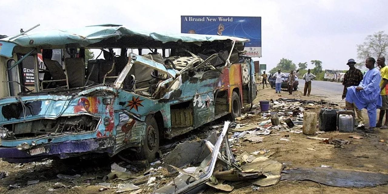 Nijerya'da otobüs faciası: 19 ölü