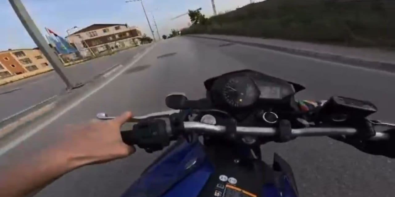 Bursa'da drift yapan motosiklet sürücüsü takla attı