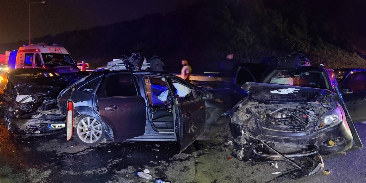 TEM Otoyolu’nda zincirleme kaza: 5 araç birbirine girdi, 7 yaralı