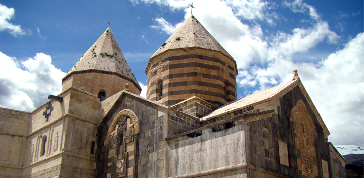 İran, Ermeni kiliselerini restore edecek