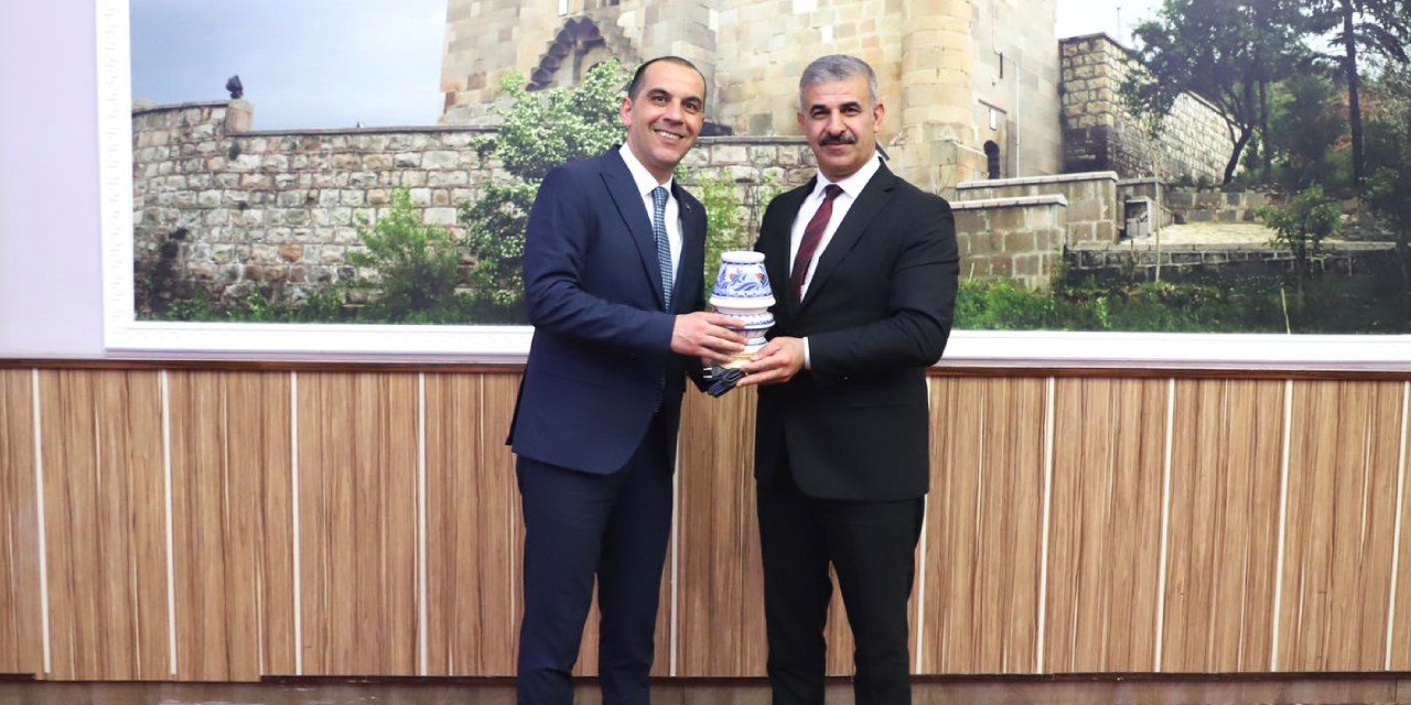 Milyonlarca liralık yolsuzluk iddiası ile giden rektöre validen özel yemek