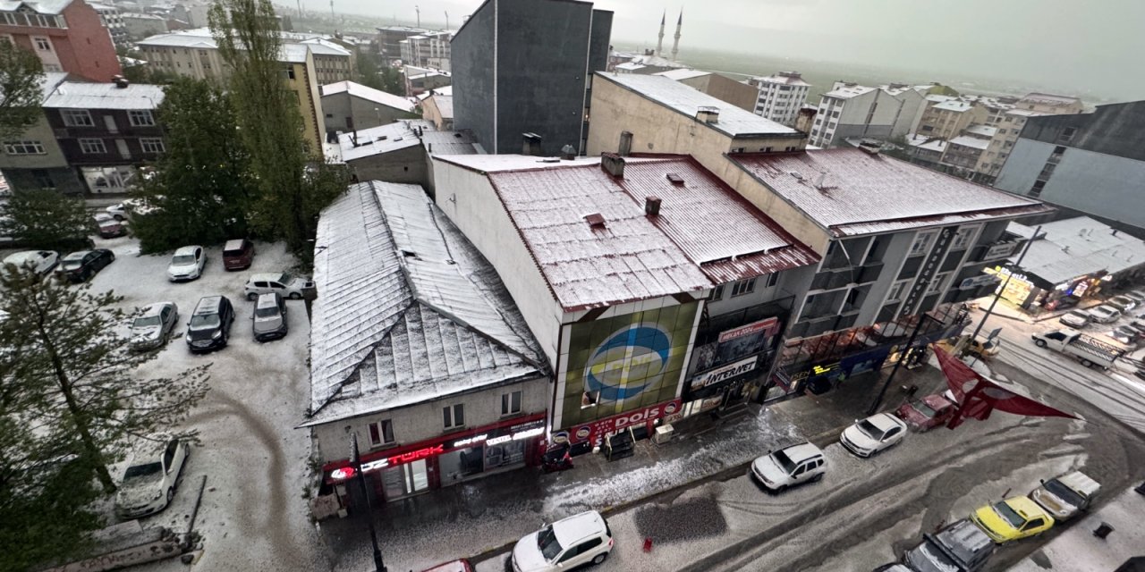 Dolu yağdı tüm şehir Mayıs'ta kışa döndü