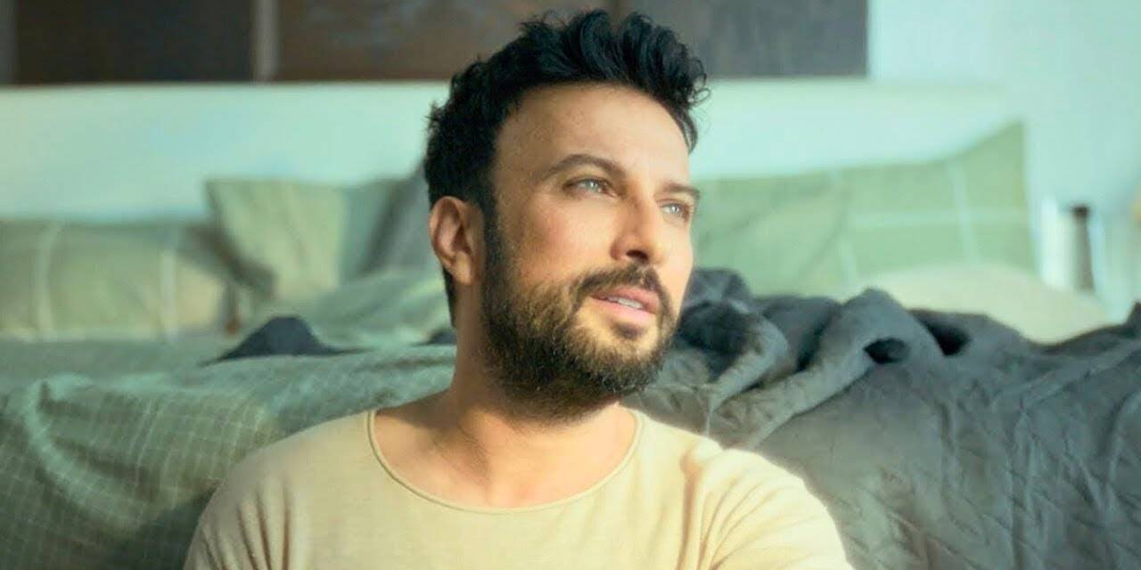 Tarkan Berlin'de gözyaşlarına boğuldu: Anneciğim görüyor musun?