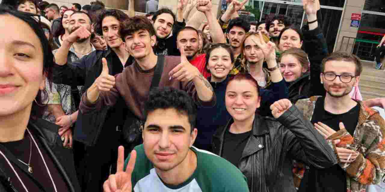 Taksim’de 'Duran Adam' eylemi: 19 kişi adli kontrolle serbest bırakıldı