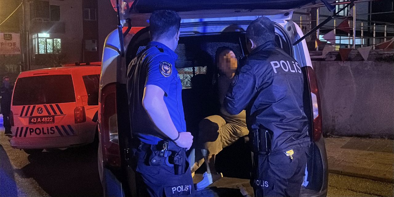 Sevgilisinden ayrıldı, evde dehşet saçtı: Annesini bıçakla rehin aldı