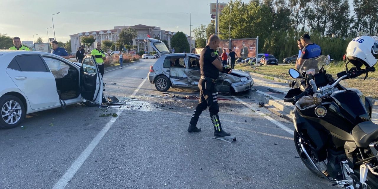 Fethiye'de feci kaza: Refüjü aşan araç karşı şeride geçti