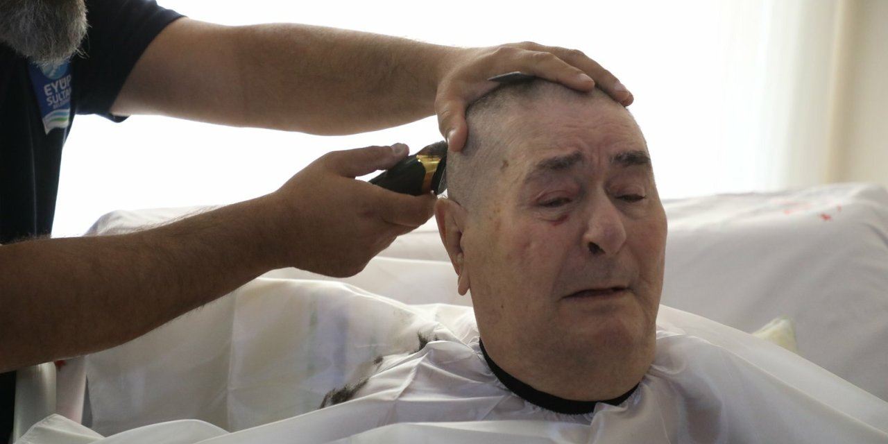 Eyüpsultan Belediyesinden evde bayram tıraşı sürprizi