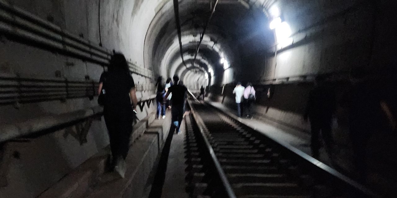 Seul metrosunda kundaklama girişimi: Yolcular tahliye edildi
