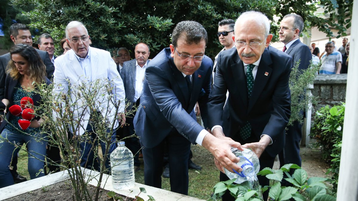 CHP'den İstanbul'un ilk belediye başkanının kabrine ziyaret
