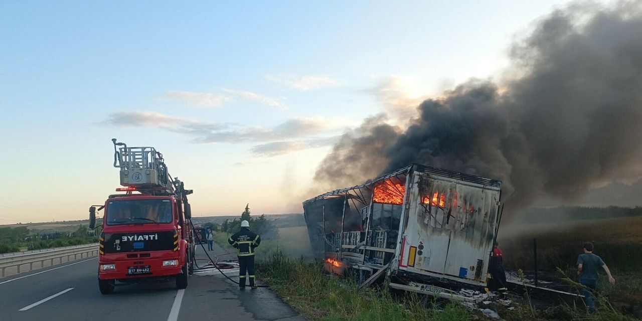 Gelibolu’da TIR alev aldı: Şoför alkollü çıktı