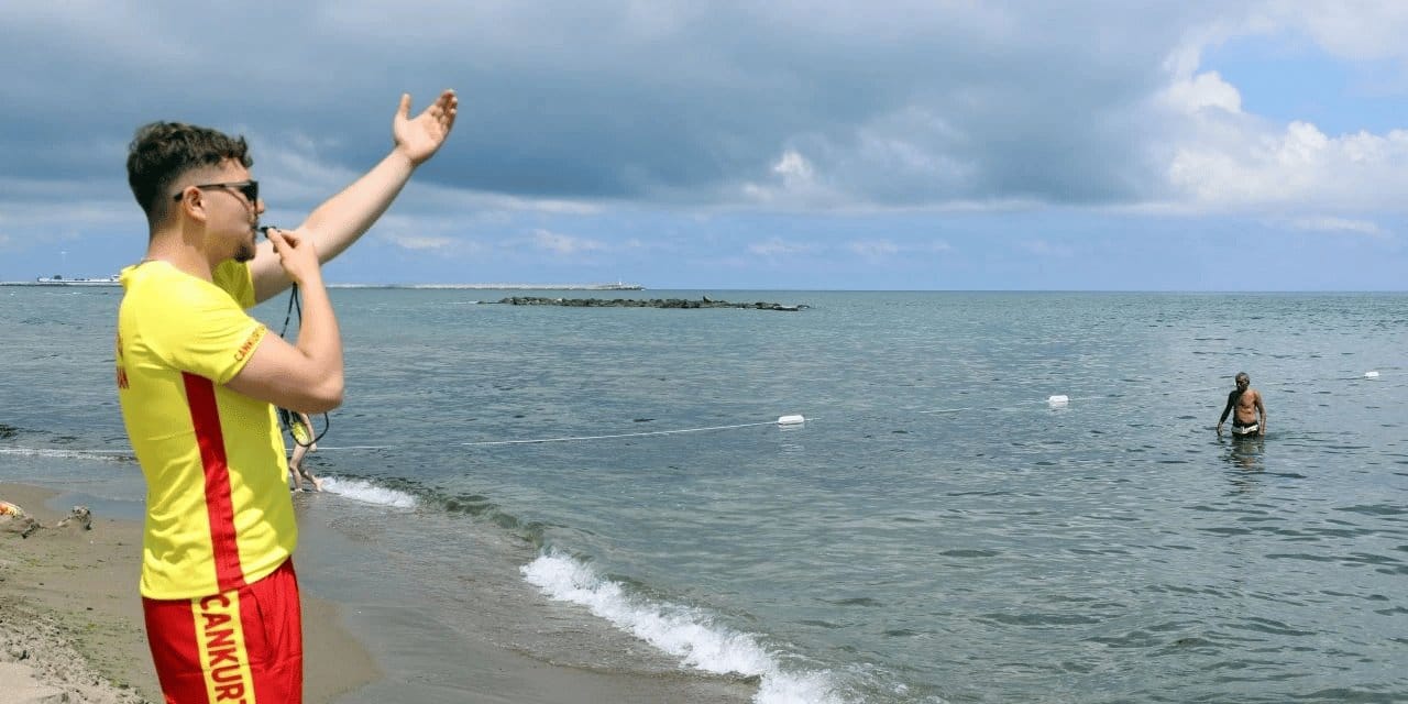 Sezon açıldı, cankurtaranlar göreve başladı