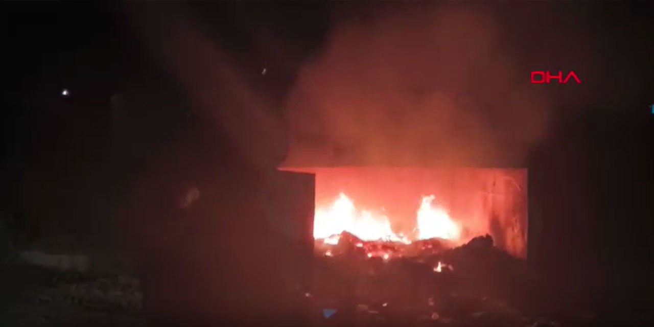 Elektrik tellerinin altında çıkan yangın paniğe neden oldu