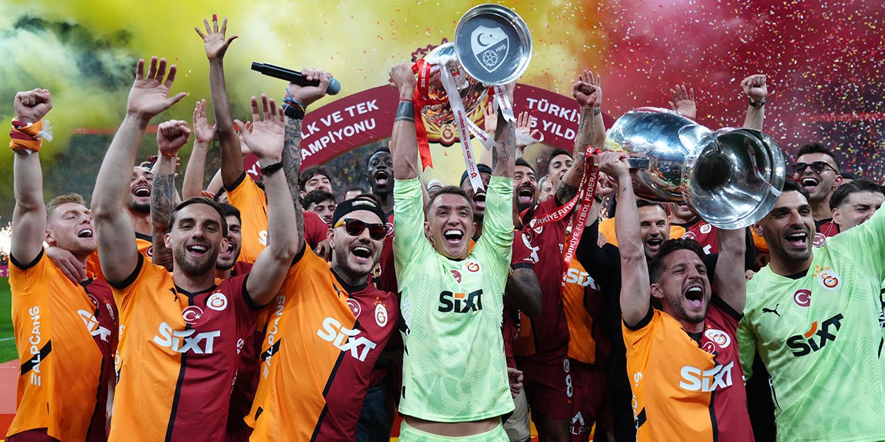 Galatasaray'dan ayrılacak 14 futbolcuyu açıkladı