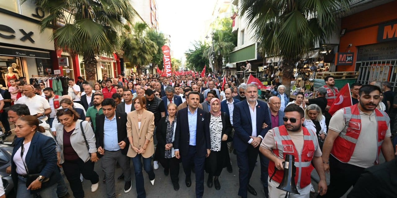 Gaziosmanpaşa gözaltındaki belediye başkanı için yürüdü