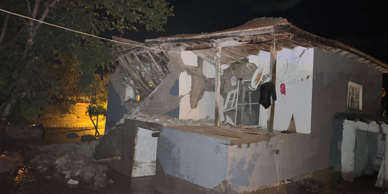 Kırşehir’de sel: Bir ev yıkıldı, üç ev tahliye edildi